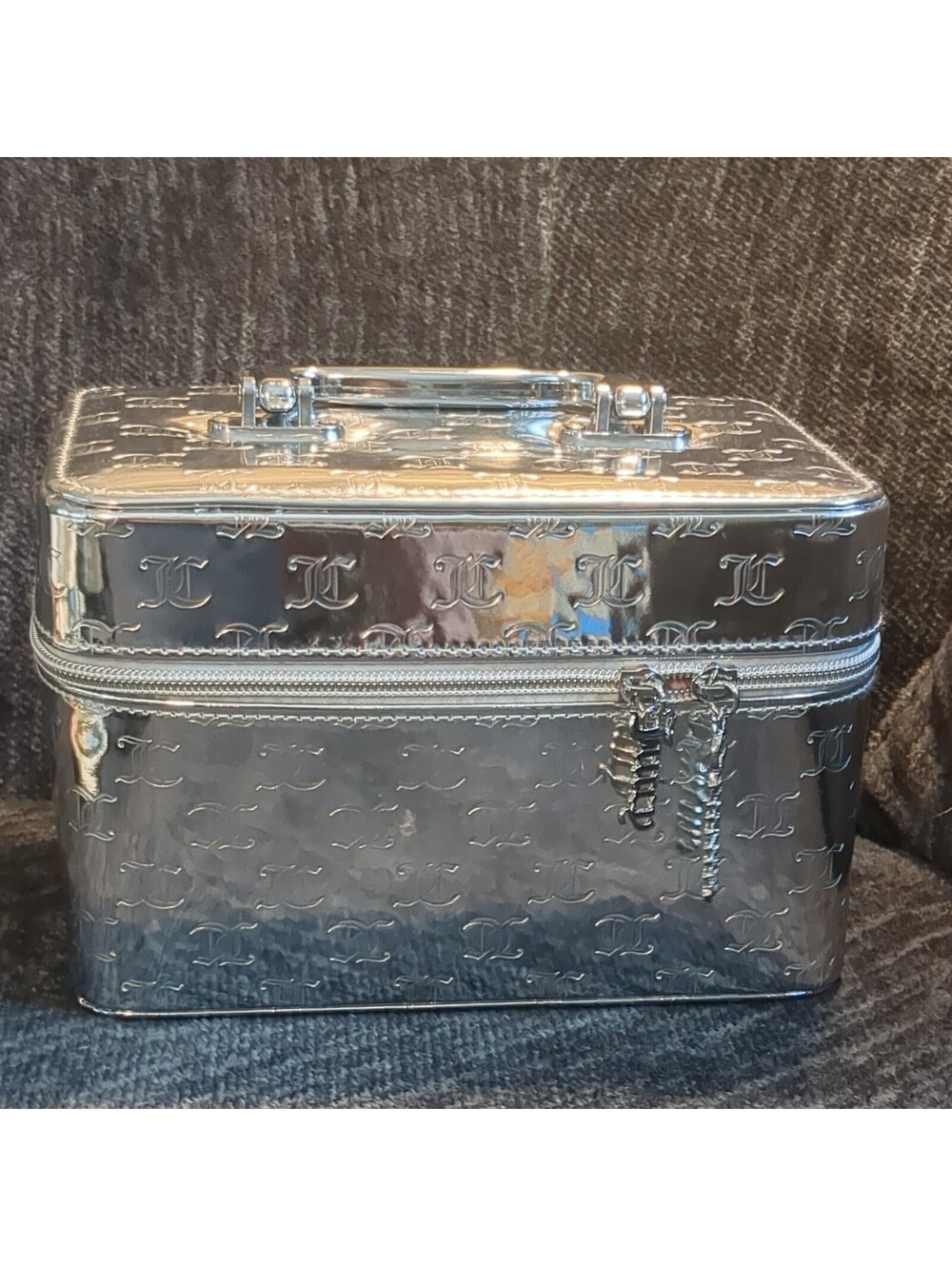 Juicy Couture Silver Metallic Make Up Train Bag Vanity Zip Case Rare